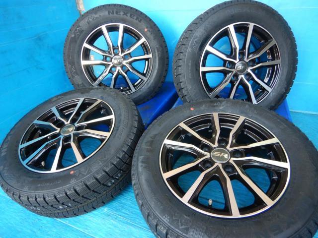 トヨタ　ノア　パーツ情報
ノア、VOXY、エスクァイアに装着できる新品スタッドレス付15インチセット入庫です！
SR　15インチ　ネクセン新品スタッドレス付！