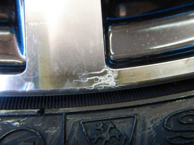 トヨタ　ノア　パーツ情報
ノア、VOXY、エスクァイアに装着できる新品スタッドレス付15インチセット入庫です！
SR　15インチ　ネクセン新品スタッドレス付！