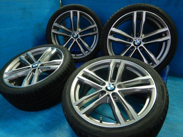 ＢＭＷ　３シリーズ　パーツ情報
BMW3、4シリーズオプション19インチ純正入庫です！
BMW純正ダブルスポーク704M　19インチ　新品タイヤ付！