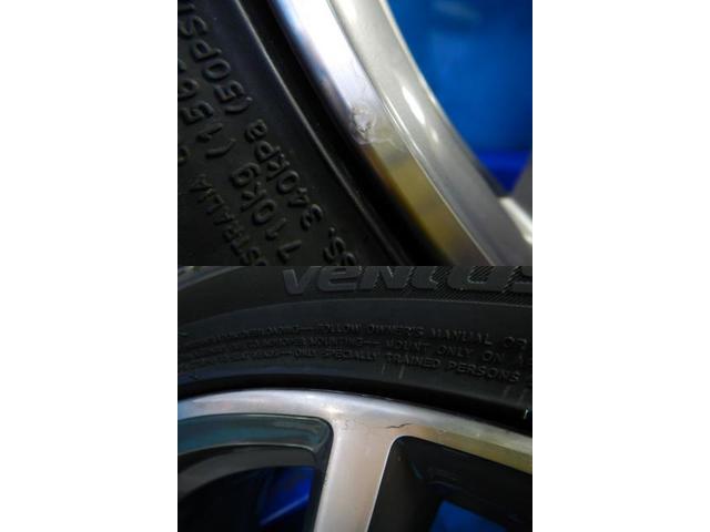 ＢＭＷ　３シリーズ　パーツ情報
BMW3、4シリーズオプション19インチ純正入庫です！
BMW純正ダブルスポーク704M　19インチ　新品タイヤ付！