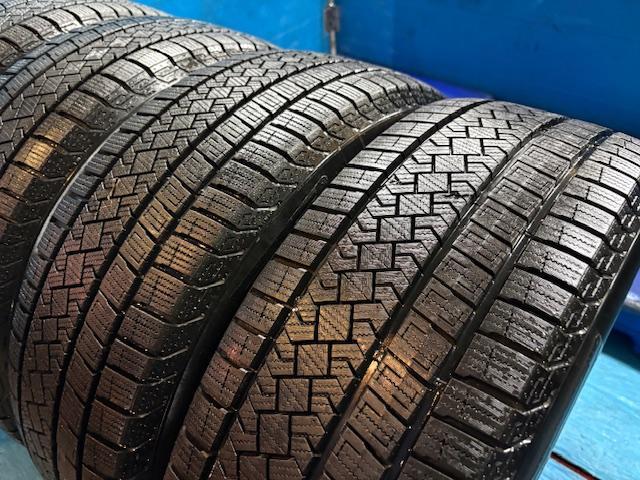 ＢＭＷ　Ｘ１　パーツ情報
BMW現行X1、X2、ミニカントリーマンに装着できる18インチスタッドレスセット入庫です！
MAK　FAHR　18インチ　ピレリ溝たっぷりスタッドレス付！