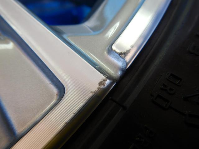 ＢＭＷ　１シリーズ　パーツ情報
BMW1シリーズ、2シリーズオプション17インチ純正ランフラットスタッドレスセット入庫です！
BMW純正ダブルスポーク550M　17インチ　ランフラットスタッドレス付！