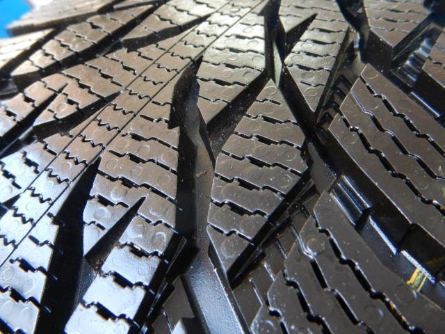 ＢＭＷ　１シリーズ　パーツ情報
BMW1シリーズ、2シリーズオプション17インチ純正ランフラットスタッドレスセット入庫です！
BMW純正ダブルスポーク550M　17インチ　ランフラットスタッドレス付！