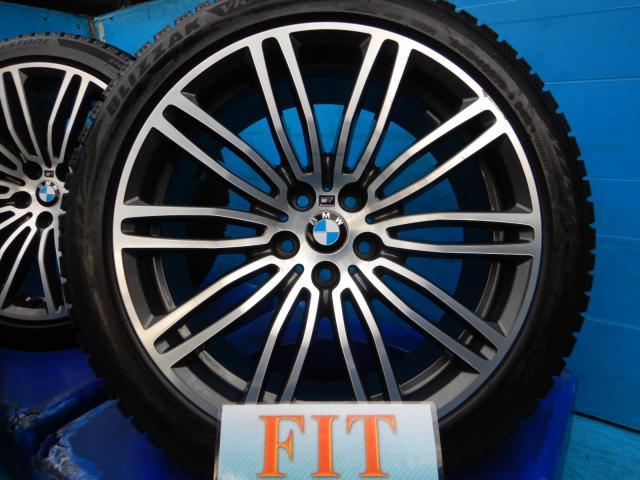 ＢＭＷ　５シリーズ　パーツ情報
BMW5シリーズ、4シリーズグランクーペ、8シリーズに装着できる19インチスタッドレス付純正入庫です！
BMW純正ダブルスポーク664M　19インチ　ブリヂストンスタッドレス付！