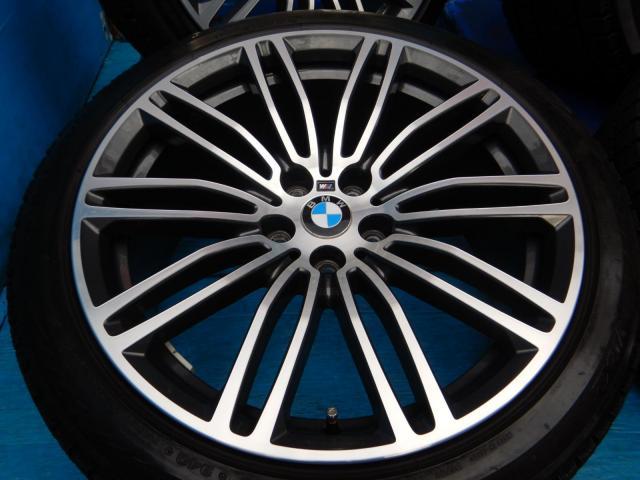 ＢＭＷ　５シリーズ　パーツ情報
BMW5シリーズ、4シリーズグランクーペ、8シリーズに装着できる19インチスタッドレス付純正入庫です！
BMW純正ダブルスポーク664M　19インチ　ブリヂストンスタッドレス付！