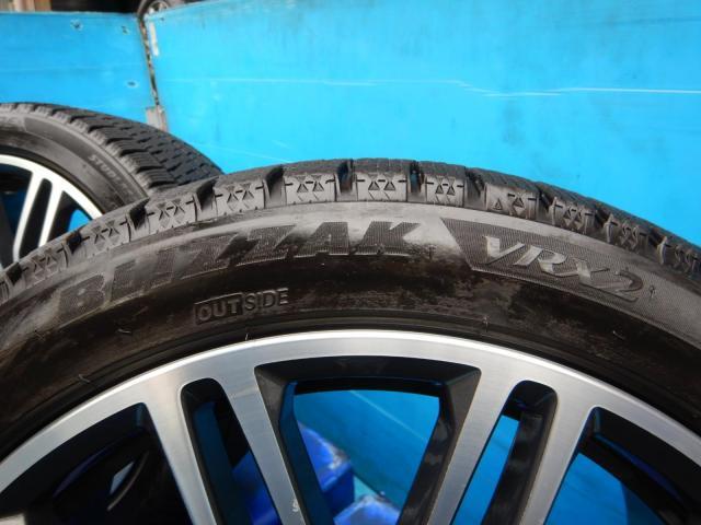 ＢＭＷ　５シリーズ　パーツ情報
BMW5シリーズ、4シリーズグランクーペ、8シリーズに装着できる19インチスタッドレス付純正入庫です！
BMW純正ダブルスポーク664M　19インチ　ブリヂストンスタッドレス付！