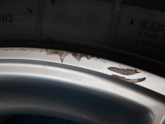 ＢＭＷ　３シリーズ　パーツ情報
BMW3シリーズ、4シリーズなどに装着できる17インチ新品スタッドレス付セット入庫です！
MAK　FAHR　17インチ　新品スタッドレス付！