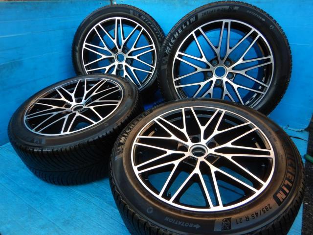 ポルシェ　カイエンクーペ　パーツ情報
ポルシェカイエンクーペ純正21インチのウインタータイヤセット入庫です！
ポルシェカイエンクーペ（9Y)純正RSスパイダーデザイン　21インチ　ミシュランウインタータイヤ付！