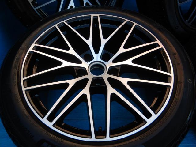 ポルシェ　カイエンクーペ　パーツ情報
ポルシェカイエンクーペ純正21インチのウインタータイヤセット入庫です！
ポルシェカイエンクーペ（9Y)純正RSスパイダーデザイン　21インチ　ミシュランウインタータイヤ付！