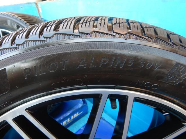 ポルシェ　カイエンクーペ　パーツ情報
ポルシェカイエンクーペ純正21インチのウインタータイヤセット入庫です！
ポルシェカイエンクーペ（9Y)純正RSスパイダーデザイン　21インチ　ミシュランウインタータイヤ付！