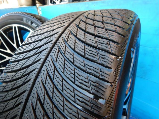 ポルシェ　カイエンクーペ　パーツ情報
ポルシェカイエンクーペ純正21インチのウインタータイヤセット入庫です！
ポルシェカイエンクーペ（9Y)純正RSスパイダーデザイン　21インチ　ミシュランウインタータイヤ付！