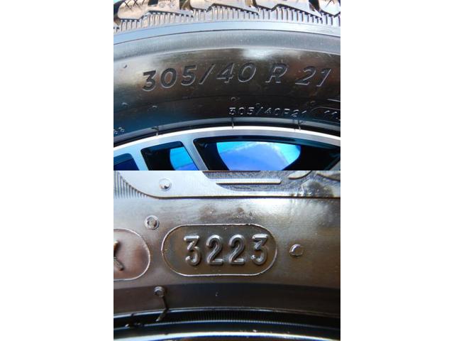 ポルシェ　カイエンクーペ　パーツ情報
ポルシェカイエンクーペ純正21インチのウインタータイヤセット入庫です！
ポルシェカイエンクーペ（9Y)純正RSスパイダーデザイン　21インチ　ミシュランウインタータイヤ付！