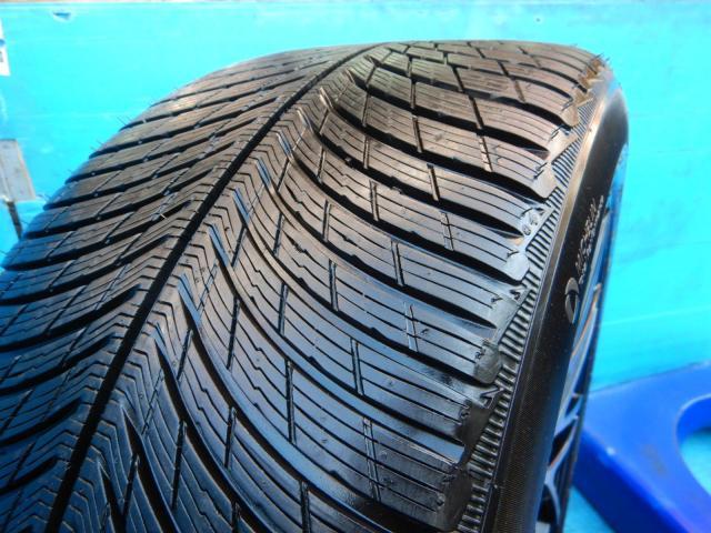 ポルシェ　カイエンクーペ　パーツ情報
ポルシェカイエンクーペ純正21インチのウインタータイヤセット入庫です！
ポルシェカイエンクーペ（9Y)純正RSスパイダーデザイン　21インチ　ミシュランウインタータイヤ付！