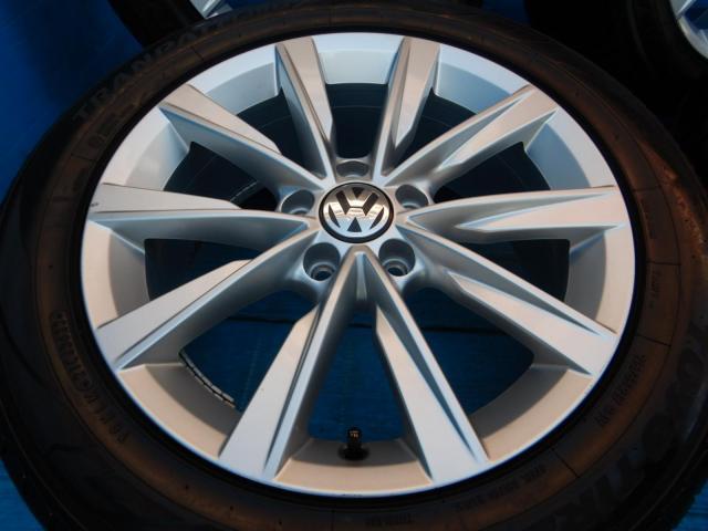 フォルクスワーゲン　ザ・ビートル　パーツ情報
ザ・ビートル、パサート、T-ROCなどに装着できる17インチ純正入庫です！
VWザ・ビートル純正　17インチ　トーヨートランパス付！