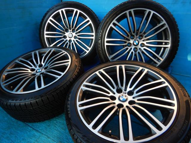 ＢＭＷ　５シリーズ　パーツ情報
BMW5シリーズ、4シリーズグランクーペ、8シリーズに装着できる19インチスタッドレスセット入庫です！
BMW純正ダブルスポーク664M　19インチ　ブリヂストンスタッドレス付！