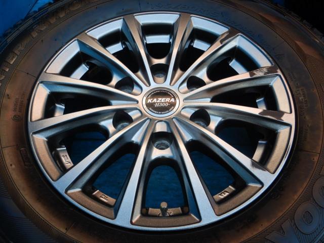 トヨタ　ハイエースバン　パーツ情報
ハイエース、レジアスエースに装着できる15インチスタッドレスセット入庫です！
KAZERA-H300　15インチ　バン用LTスタッドレス付！