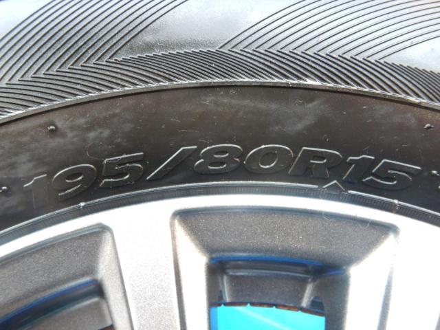 トヨタ　ハイエースバン　パーツ情報
ハイエース、レジアスエースに装着できる15インチスタッドレスセット入庫です！
KAZERA-H300　15インチ　バン用LTスタッドレス付！