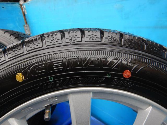 トヨタ　プリウス　パーツ情報
まだあまり使っていない現行プリウス用17インチスタッドレスセット入庫です！
Ravrion　17インチ　グッドイヤースタッドレス付！