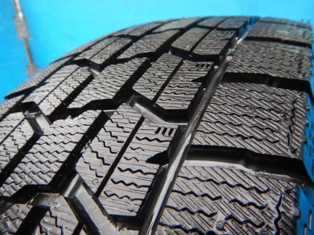 トヨタ　プリウス　パーツ情報
まだあまり使っていない現行プリウス用17インチスタッドレスセット入庫です！
Ravrion　17インチ　グッドイヤースタッドレス付！