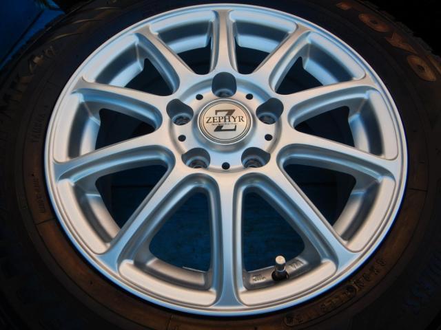 トヨタ　ノア　パーツ情報
ノア、VOXY、エスクァイア、セレナなどに装着できる15インチスタッドレスセット入庫です！
ZEPHYR　15インチ　トーヨースタッドレス付！