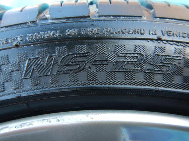 ＢＭＷ　３シリーズ　パーツ情報
BMW3シリーズなどに流用できおる5シリーズ純正17インチ入庫です！
BMW純正スタースポーク327　17インチ　ナンカン付！