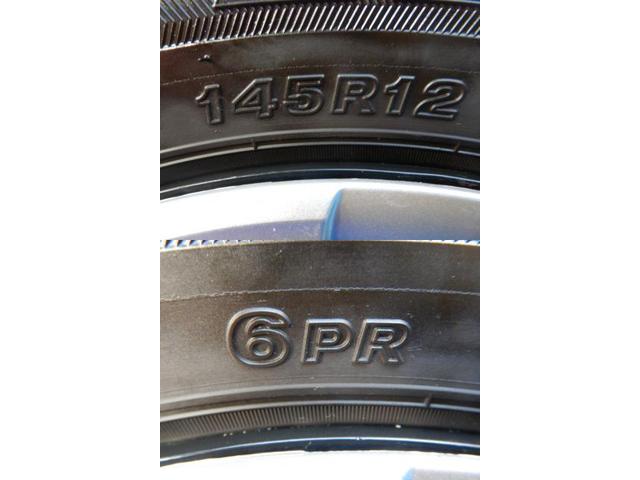 ダイハツ　ハイゼットカーゴ　パーツ情報
ハイゼットなどダイハツ、スズキの軽トラ、軽バンに装着できるスタッドレスセット入庫です！
ハイゼット純正スチール　12インチ　ブリヂストンスタッドレス付！