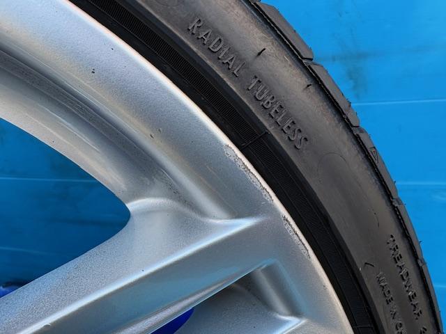 ＢＭＷ　３シリーズ　パーツ情報
BMW3シリーズ、Z4などに流用できる5シリーズ純正19インチ入庫です！
BMW純正ダブルスポーク351M　19インチ　ラベル付き未使用タイヤ付！