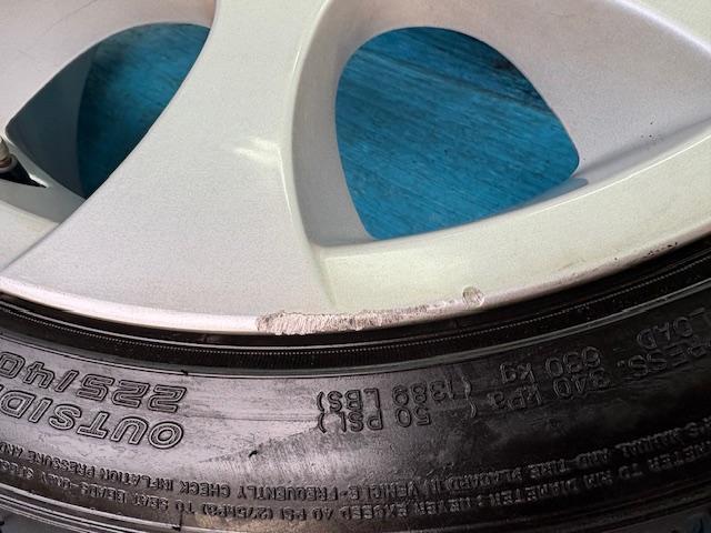 ＢＭＷ　３シリーズ　パーツ情報
BMW3シリーズ、Z4に装着できるオプション18インチ純正入庫です！
BMW純正エリプソイドスタイリング162　18インチ