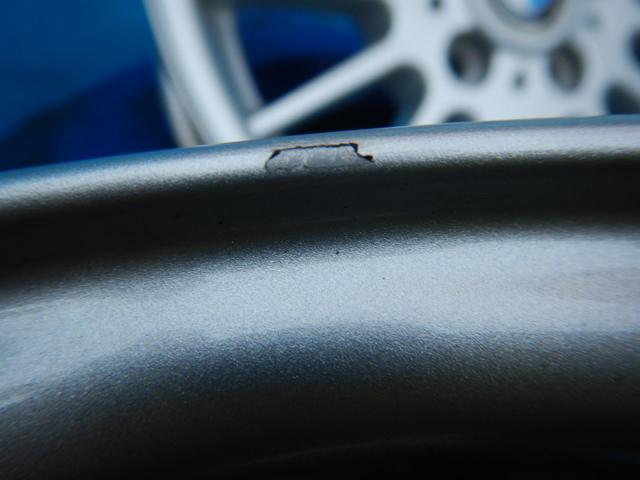 ＢＭＷ　３シリーズ　パーツ情報
BMW3シリーズ（E90系）オプション16インチ純正入庫です！
BMW純正ラジアルスタイリング32　16インチ