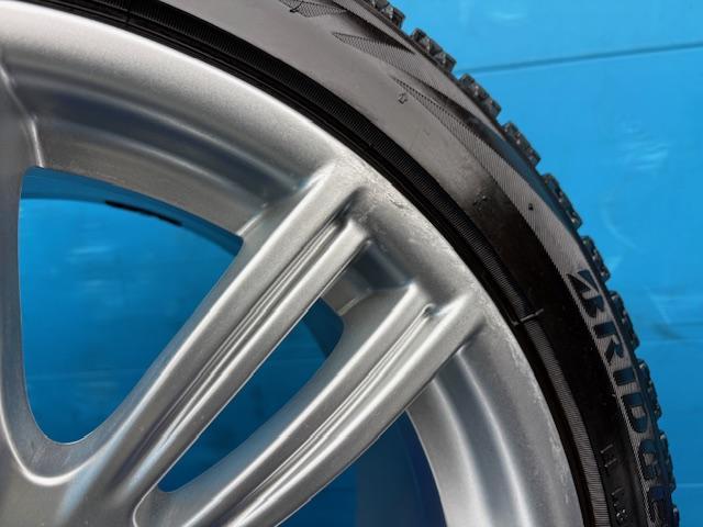 ＢＭＷ　１シリーズ　パーツ情報
BMW1シリーズ、2シリーズクーペ、3シリーズなどに装着できる17インチスタッドレスセット入庫です！
BMW純正ダブルスポーク383M　17インチ　ブリヂストンスタッドレス付！