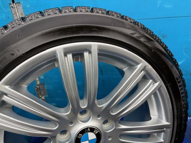 ＢＭＷ　１シリーズ　パーツ情報
BMW1シリーズ、2シリーズクーペ、3シリーズなどに装着できる17インチスタッドレスセット入庫です！
BMW純正ダブルスポーク383M　17インチ　ブリヂストンスタッドレス付！