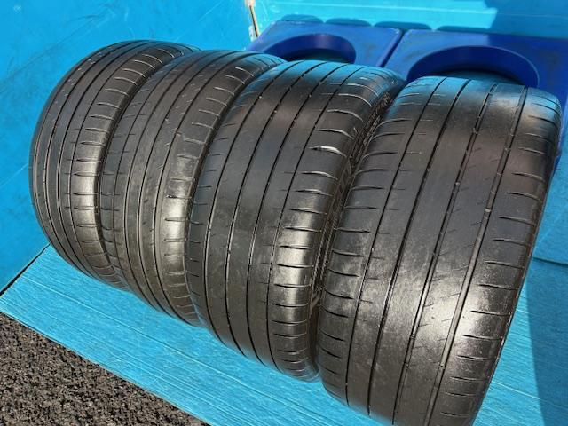 ＢＭＷ　３シリーズ　パーツ情報
BMW3シリーズ、4シリーズのオプション19インチ純正入庫です！
BMW純正マルチスポーク399　19インチ　ミシュラン付！