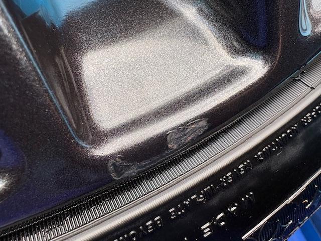 ＢＭＷ　１シリーズ　パーツ情報
BMW1シリーズ、2シリーズクーペ、3シリーズなどに装着できる17インチスタッドレスセット入庫です！
BBS-SX　17インチ　ミシュランランフラットスタッドレス付！