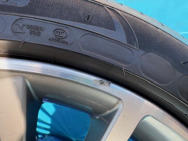 ＢＭＷ　５シリーズ　パーツ情報
BMW5シリーズ、6シリーズに装着できる19インチ純正入庫です！
BMW純正Wスポーク423　19インチ　ミシュランランフラット付！