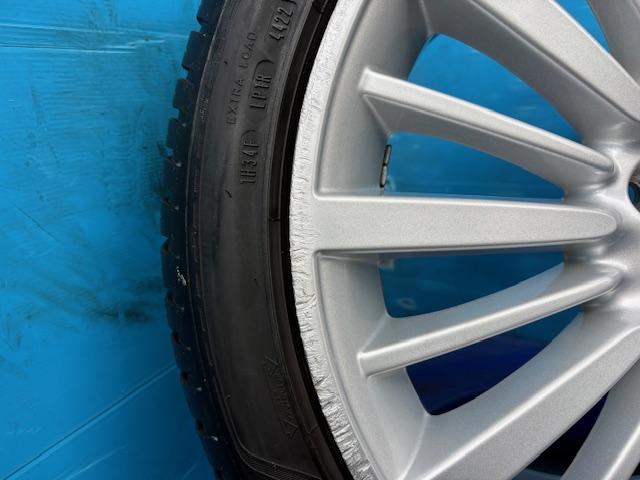 ＢＭＷ　３シリーズ　パーツ情報
BMW3シリーズ、4シリーズ、X1に装着できる18インチ純正オールシーズンタイヤ付きセット入庫です！
BMW純正マルチスポーク416　18インチ　グッドイヤーオールシーズンタイヤ付！