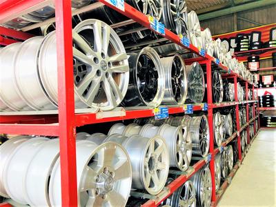 全国50店舗展開のタイヤ・ホイール専門店