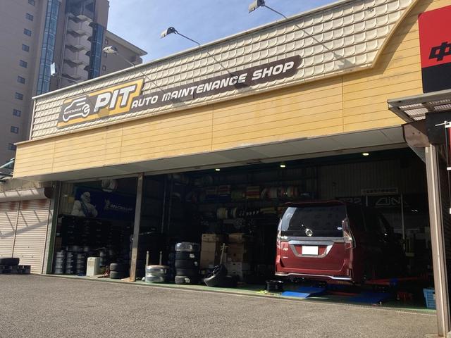 店舗横　併設工場になります。熟練のスタッフが素早く取付させて頂きますよ！！