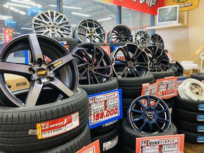 新品タイヤコーナー