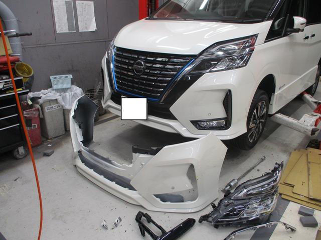 日産　セレナ　フロントバンパー交換　上尾