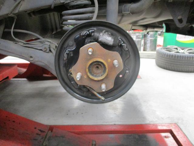 トヨタ　bB　リアブレーキシュー交換　上尾