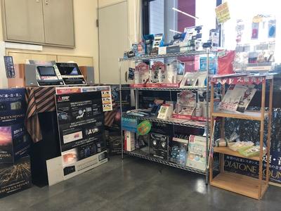 店内にお買い得パーツ販売