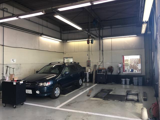 整備用リフトも完備。同時に作業が実施できます。