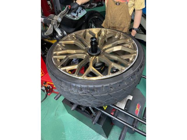 リンカーン　エスカレード　22インチ持込タイヤ交換