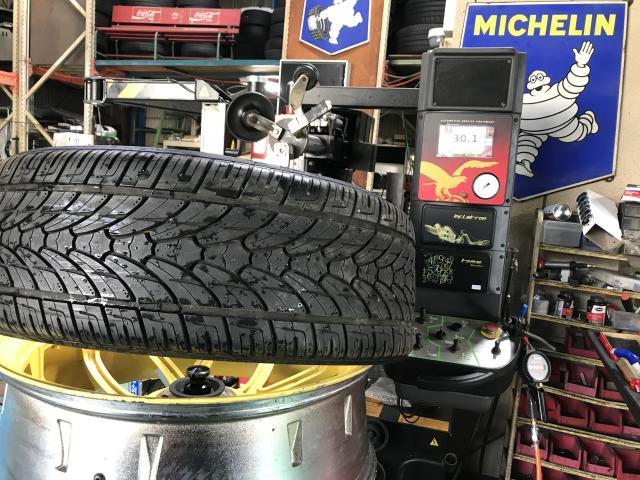 255/30 ZR30　タイヤ組込み