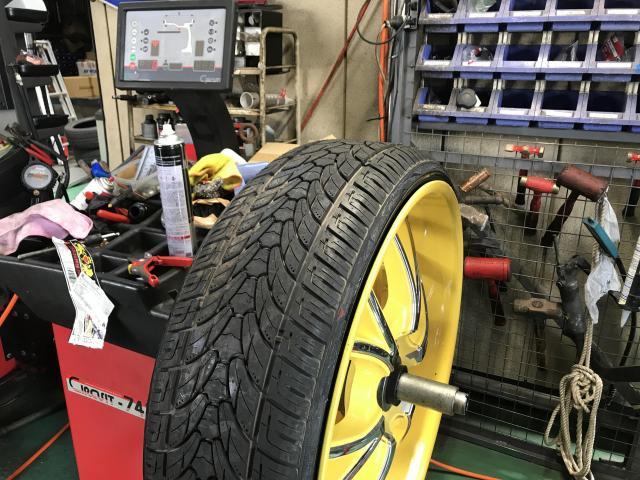 255/30 ZR30　タイヤ組込み