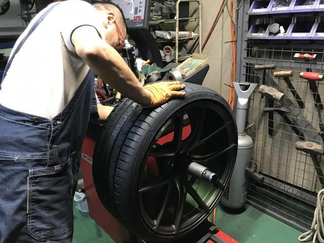 Ｍ４　タイヤ組込み