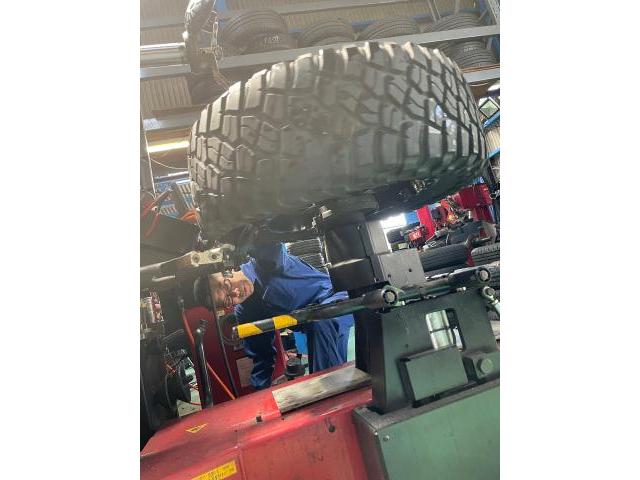 クライスラー　Jeep持込タイヤ交換
37×12.5R20