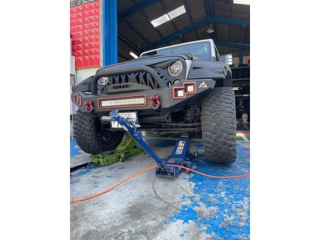 クライスラー　Jeep持込タイヤ交換
37×12.5R20