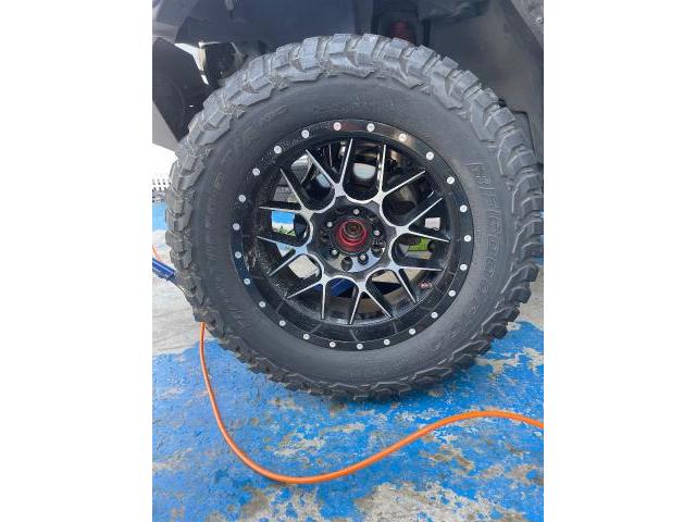 クライスラー　Jeep持込タイヤ交換
37×12.5R20