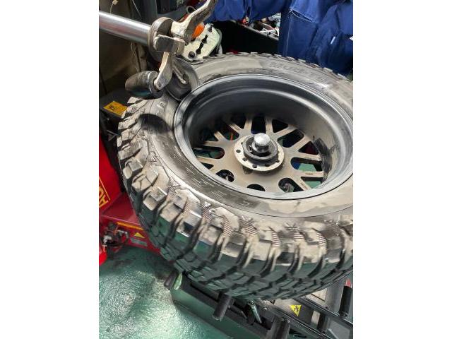 クライスラー　Jeep持込タイヤ交換
37×12.5R20